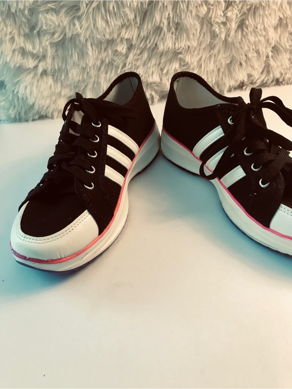 Black Low-Top Sneakers with White Stripes and Pink Trim